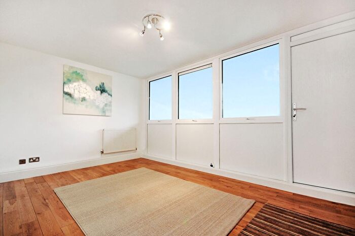 3 Bedroom Flat To Rent In Malden Crescent, London, NW1