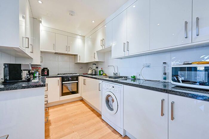 2 Bedroom Flat To Rent In Crowther Avenue, South Ealing, Brentford, TW8
