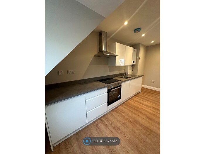 2 Bedroom Flat To Rent In High Street, Edgware, HA8