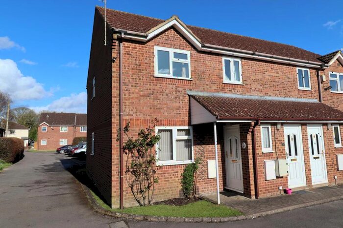 1 Bedroom Flat For Sale In Eastcourt Road, Burbage, Marlborough, SN8