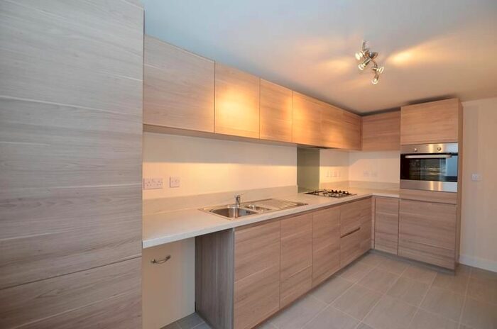 2 Bedroom Flat To Rent In Martin Close, Uxbridge, Middlesex, UB10