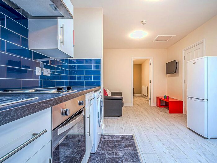 1 Bedroom Flat To Rent In Headingley Lane, Leeds, West Yorkshire, LS6