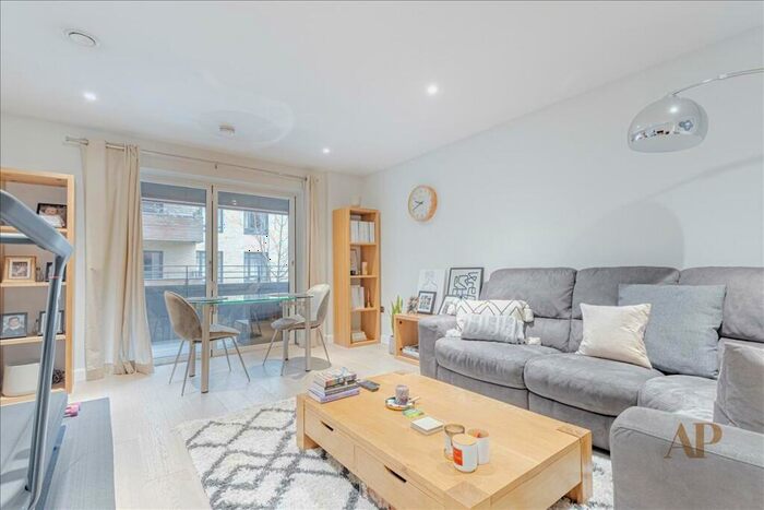 2 Bedroom Apartment To Rent In The Cooper Building, Wharf Road, Angel, N1