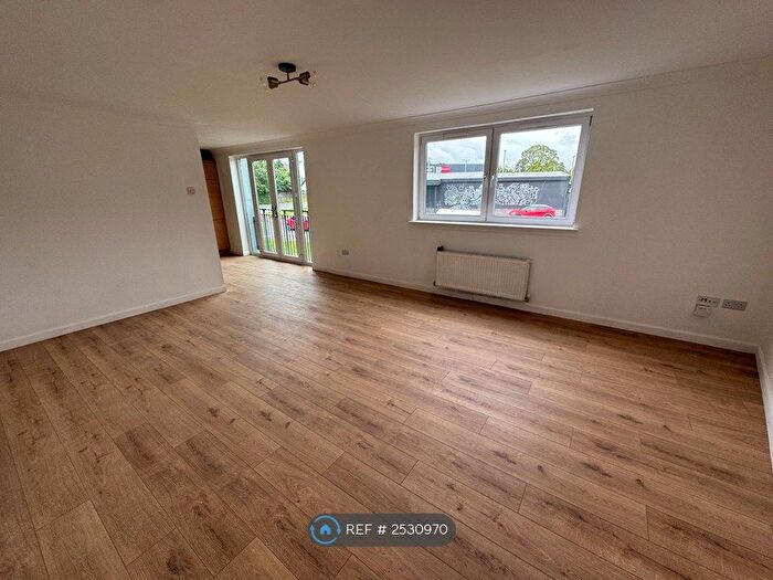 2 Bedroom Flat To Rent In Millview Crescent, Johnstone, PA5