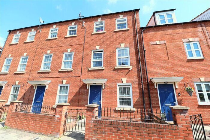 4 Bedroom Terraced House For Sale In Church Street, Gainsborough, Lincolnshire, DN21