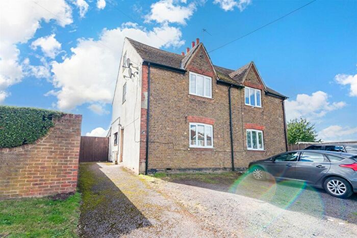 2 Bedroom Semi-Detached House For Sale In Tylers Green Road, Swanley, Kent, BR8