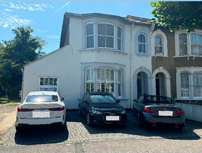 2 Bedroom Flat To Rent In Eastern Road, Romford, RM1