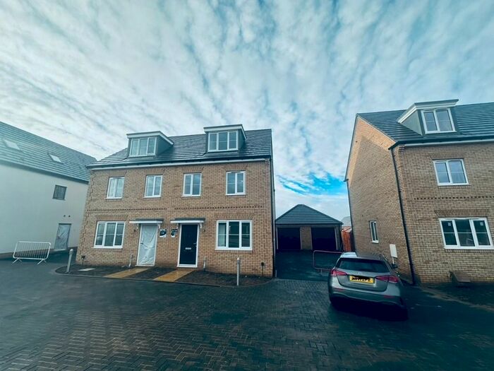 3 Bedroom Semi-detached House To Rent In Waverley Drive, Wellingborough, NN8