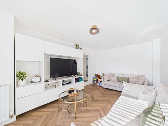3 Bedroom House For Sale In Invictus Lane, Perth, PH1