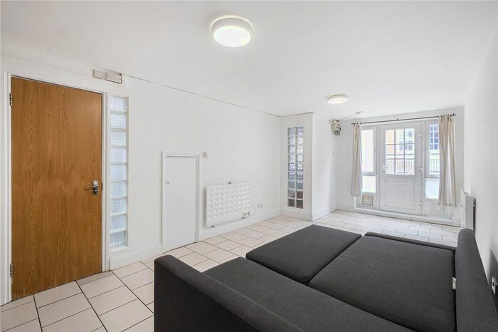 Studio To Rent In Bramshaw Road, Hackney, London, E9