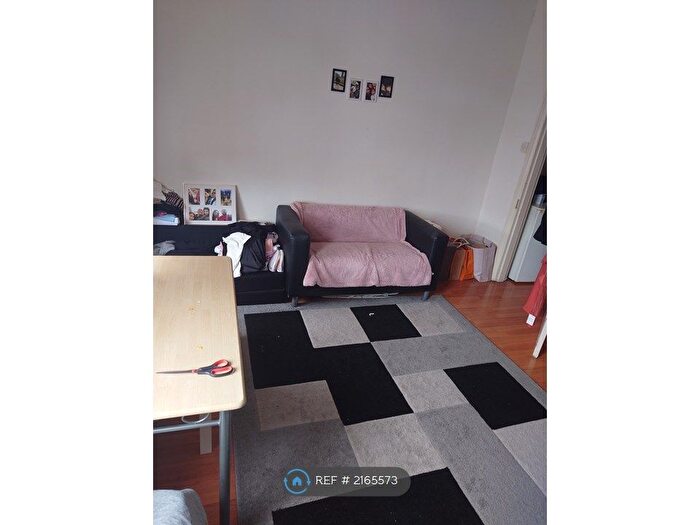 1 Bedroom Flat To Rent In Beehive Lane, Ilford, IG4