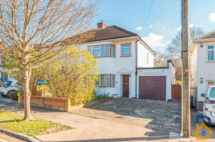 3 Bedroom Semi-Detached House For Sale In River Drive, Upminster, RM14