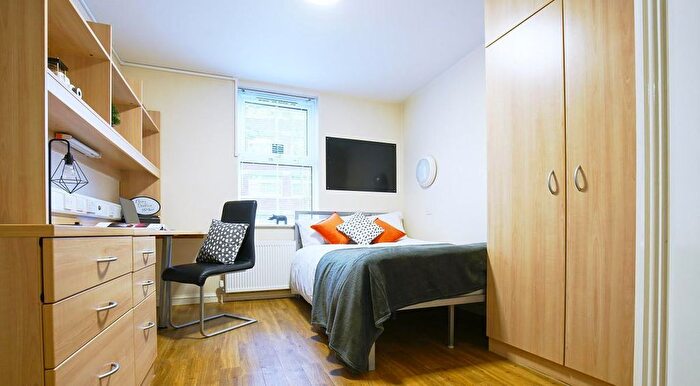 1 Bedroom Flat To Rent In Oxney Road, Manchester, M14
