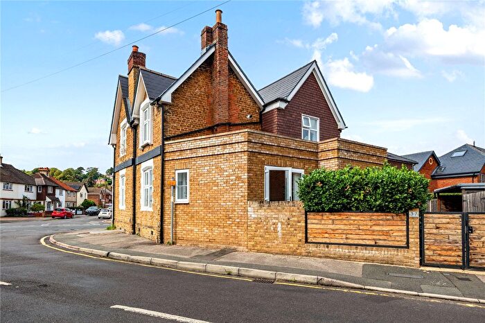 1 Bedroom Flat For Sale In St. Johns Street, Godalming, Surrey, GU7