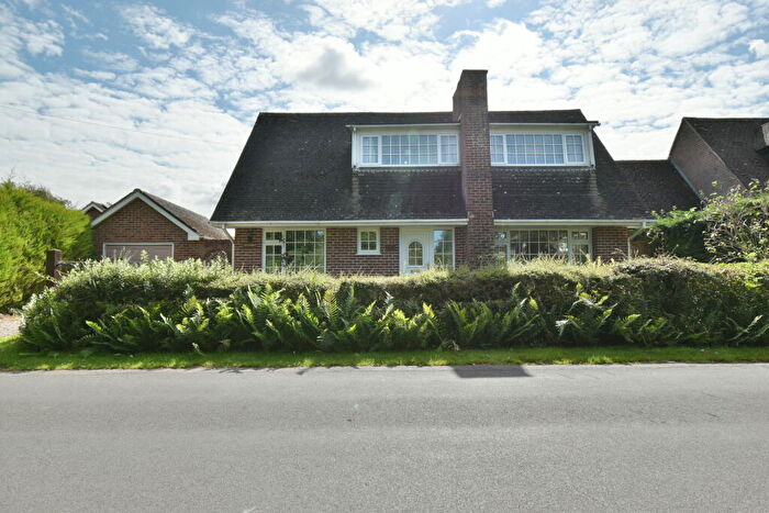 3 Bedroom Chalet For Sale In Trade Street, Woolton Hill, Newbury, RG20