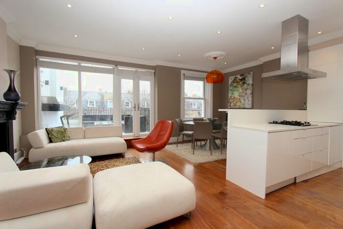 3 Bedroom Flat To Rent In Nevern Square, London, SW5