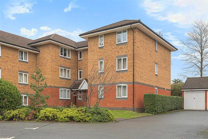 2 Bedroom Flat To Rent In Masefield Gardens, Crowthorne RG45