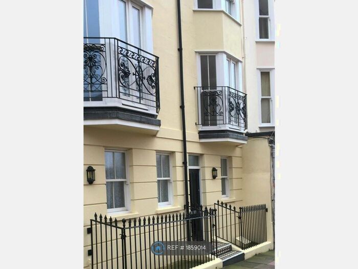 3 Bedroom Terraced House To Rent In B Powis Road, Brighton, BN1
