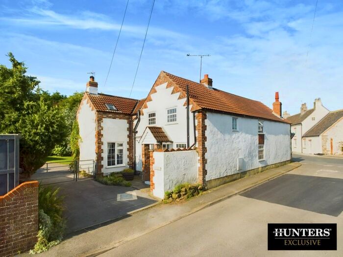 4 Bedroom Detached House For Sale In Gillus Lane, Bempton, Bridlington, YO15