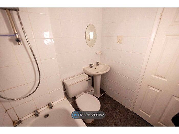 2 Bedroom Flat To Rent In Dudley Court, London, N12