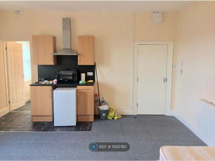 Studio To Rent In Huddersfield Road, Mirfield, WF14