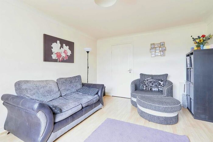 3 Bedroom Terraced House To Rent In Red Hall Chase, Leeds, LS14