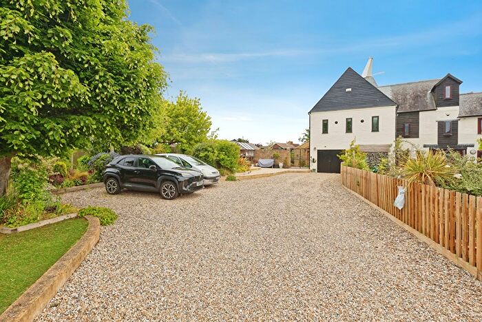 5 Bedroom Barn Conversion For Sale In Dent-De-Lion Court, Margate, CT9
