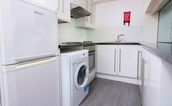 1 Bedroom Flat For Sale In Eleanor Close, Lewes, BN7
