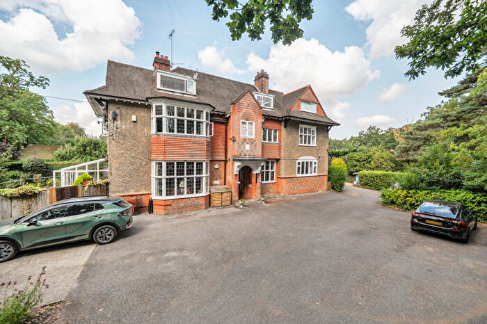 3 Bedroom Flat For Sale In Longdown Road, Lower Bourne Farnham, GU10