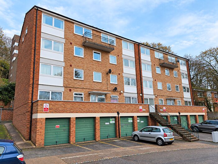 2 Bedroom Flat To Rent In Moulton Rise, Luton, LU2