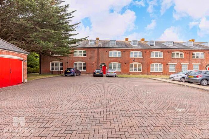 2 Bedroom Flat To Rent In The Stables, Dragoon Way, Christchurch, BH23