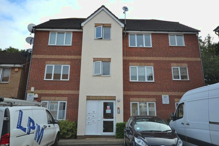 2 Bedroom Flat To Rent In Fenman Gardens, Ilford, IG3