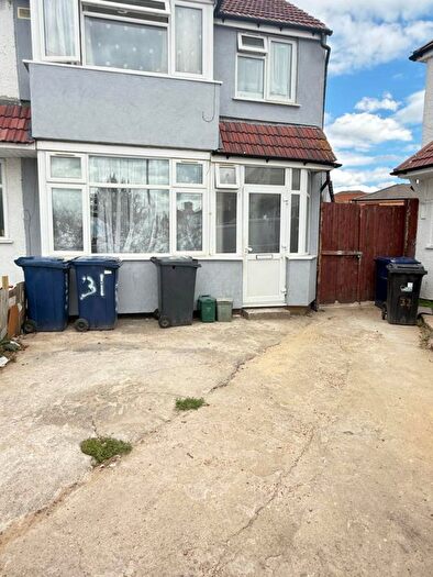 3 Bedroom Maisonette To Rent In Lonsdale, Southall, UB2