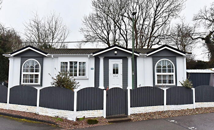 2 Bedroom Park Home For Sale In Swindon/ Wall Heath, Hinksford Park, DY6