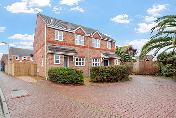 3 Bedroom Semi Detached House For Sale In Elveroakes Way, Weymouth, DT4