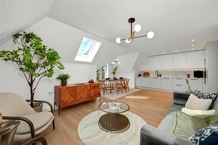 2 Bedroom Flat For Sale In Brooklands Road, Weybridge, Surrey, KT13