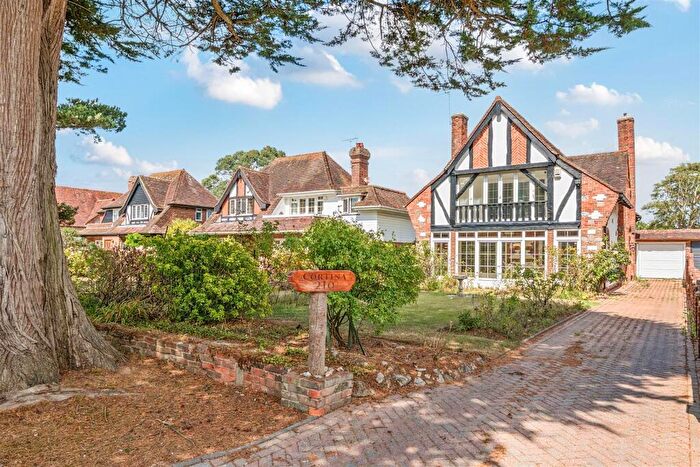 3 Bedroom Detached House For Sale In Manor Way, Aldwick, PO21