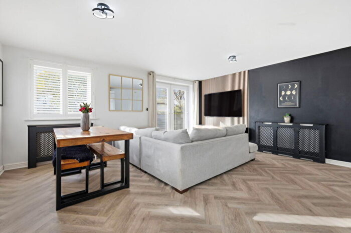 2 Bedroom Flat For Sale In Bernwelle Avenue, Romford, RM3