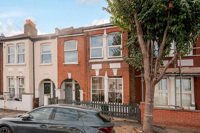 1 Bedroom Flat To Rent In Khartoum Road, Tooting Broadway, London, SW17