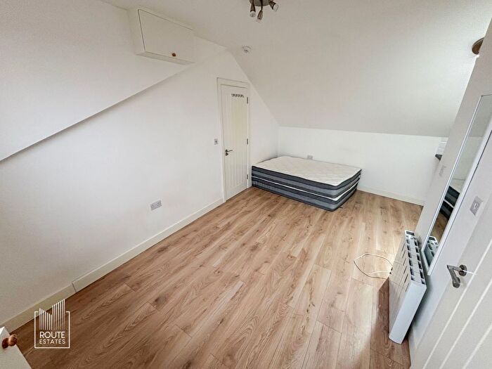 Studio To Rent In High Road, Leyton, E15