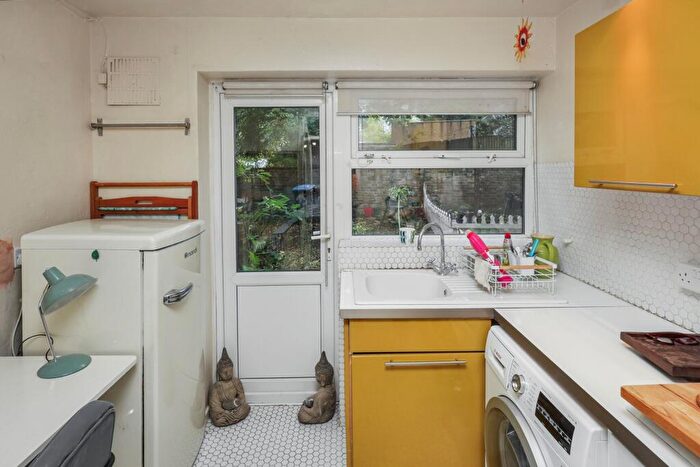 1 Bedroom Flat For Sale In Langdon Court, Harlesden, London, NW10