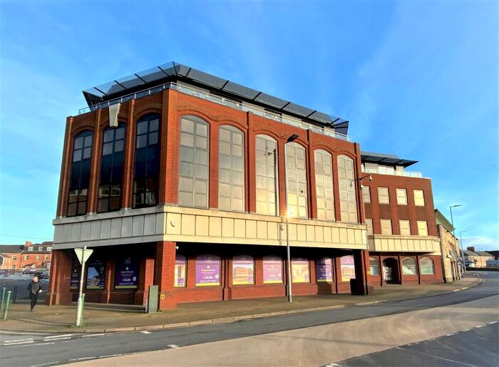 2 Bedroom Flat To Rent In Queen Street, Barnstaple, EX32