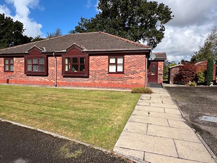 2 Bedroom Semi-detached Bungalow For Sale In Crownlee, Penwortham, Preston, PR1