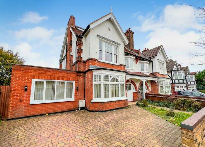 5 Bedroom Semi-Detached House To Rent In Park Crescent, Finchley, N3