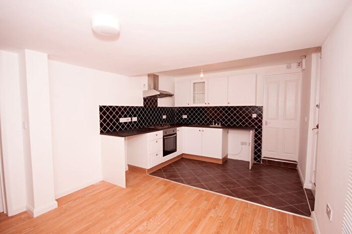 2 Bedroom Flat To Rent In East Street, Sittingbourne, Kent, ME10