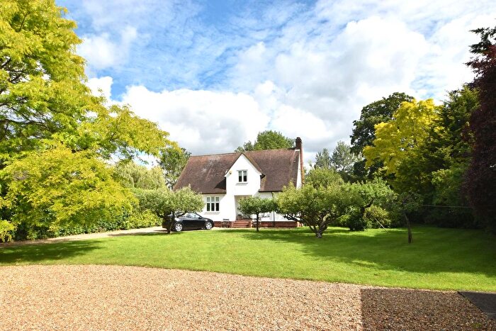 4 Bedroom Detached House For Sale In Hamm Court, Weybridge, KT13