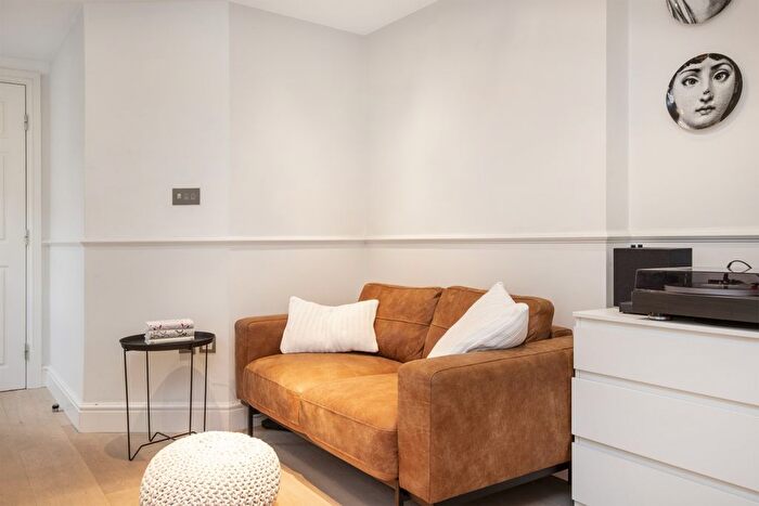 1 Bedroom Flat To Rent In Fouberts Place, Carnaby, W1F