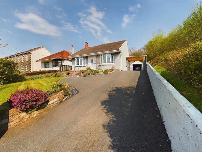 3 Bedroom Detached Bungalow For Sale In Folland Road, Glanamman, Ammanford, SA18
