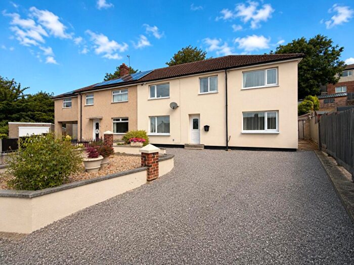 4 Bedroom Semi Detached House For Sale In South Ridge, Kippax, LS25