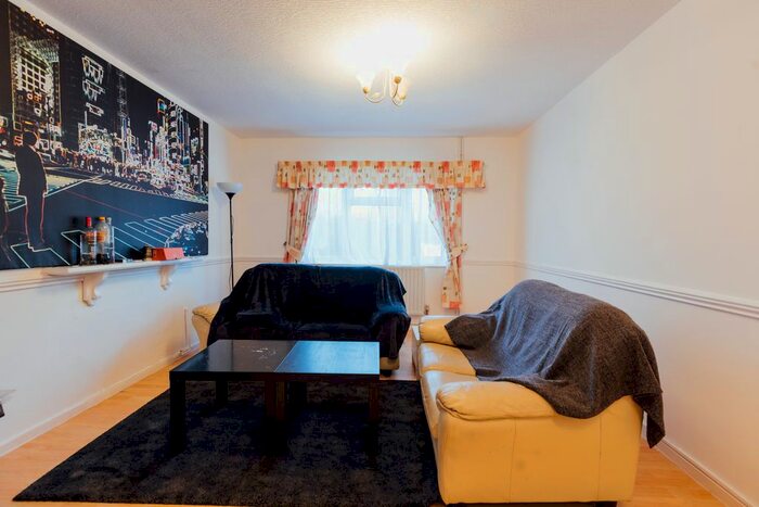 2 Bedroom Flat To Rent In Sharpley Road, Loughborough LE11